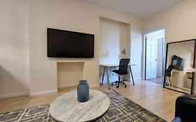 Comfortable Apartment With Workstation